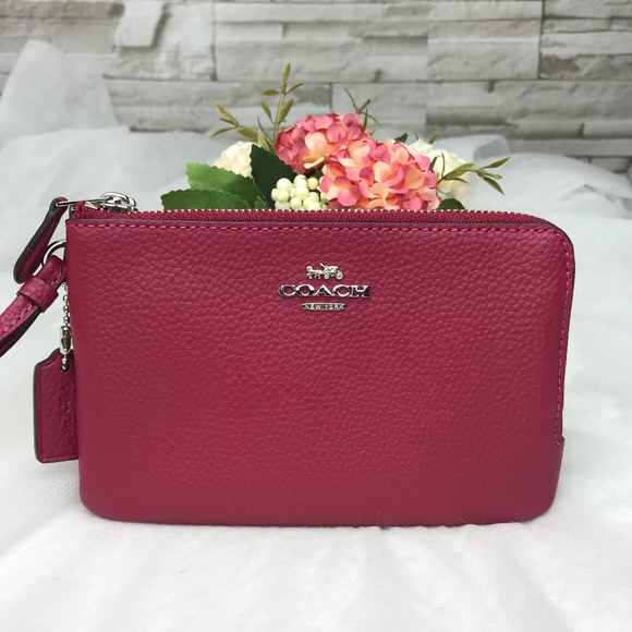 Coach Handbags - 👜‼️SALE‼️🌺 DOUBLE CORNER ZIP WRISTLET 6 1/2"